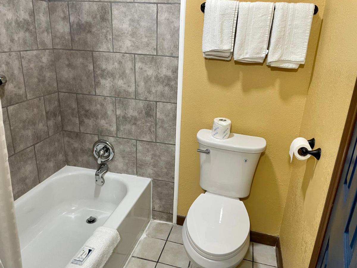 Super 6 Inn Carencro Экстерьер фото